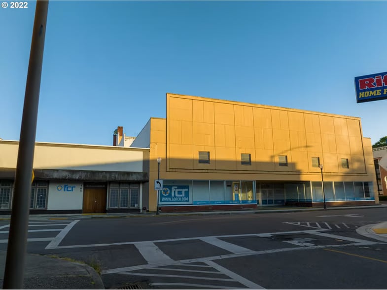 More Photos Of 181 Anderson Ave, Coos Bay Department Store For Sale