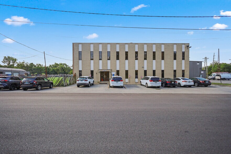 More Photos Of 85-125 Hankes Ave, Aurora Warehouse For Sale