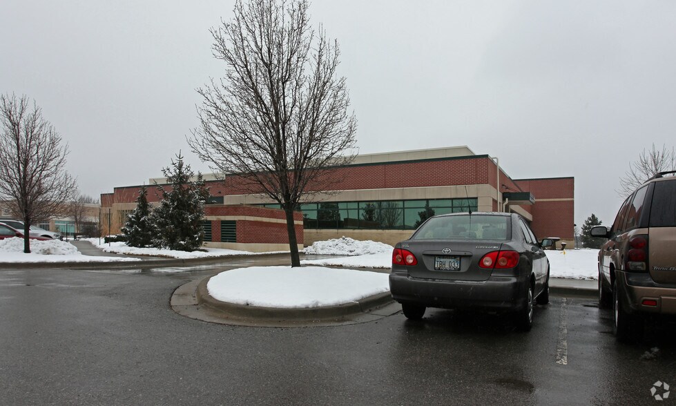 More Photos Of 16825-16829 W 116th St, Lenexa Research And Development For Lease
