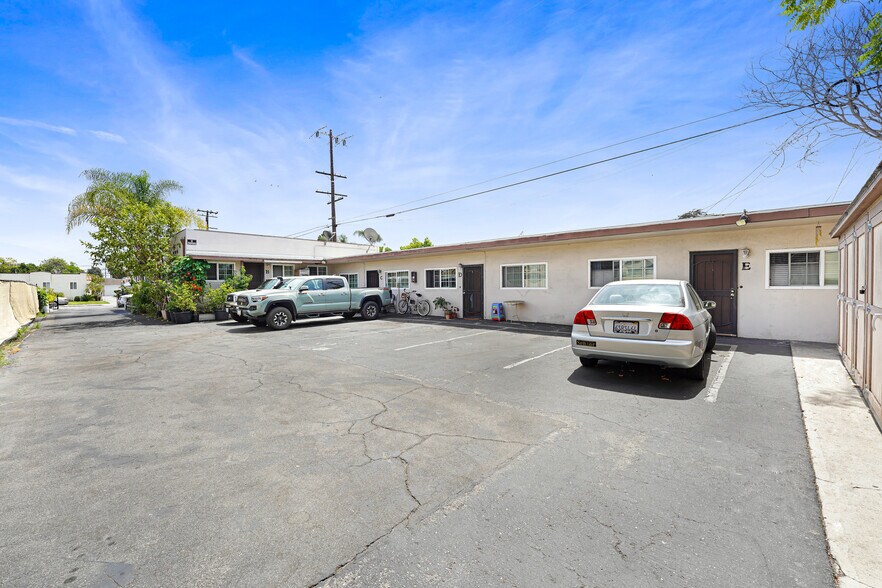 More Photos Of 8181-8183 Commercial Pl, South Gate Apartments For Sale