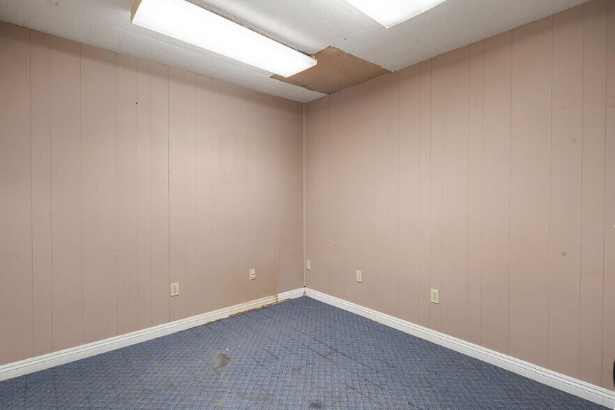 More Photos Of 919 N Chester Ave, Bakersfield Storefront Retail Office For Sale