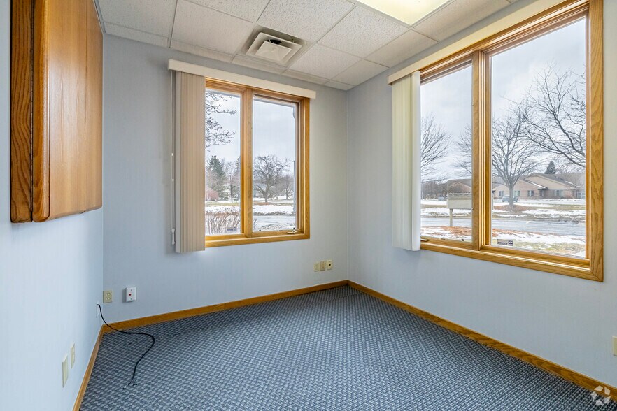 More Photos Of 2410 Woodlake Dr, Okemos Unknown For Lease