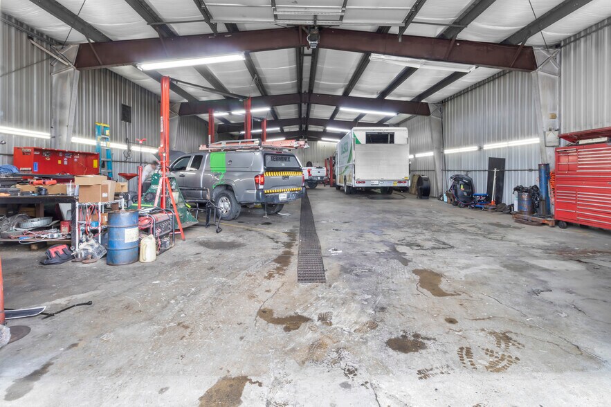 More Photos Of 4210 W Morris St, Indianapolis Warehouse For Sale