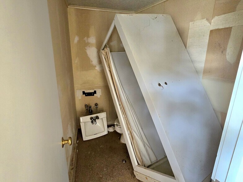 More Photos Of 420 Long Hill Rd, Groton Medical For Sale