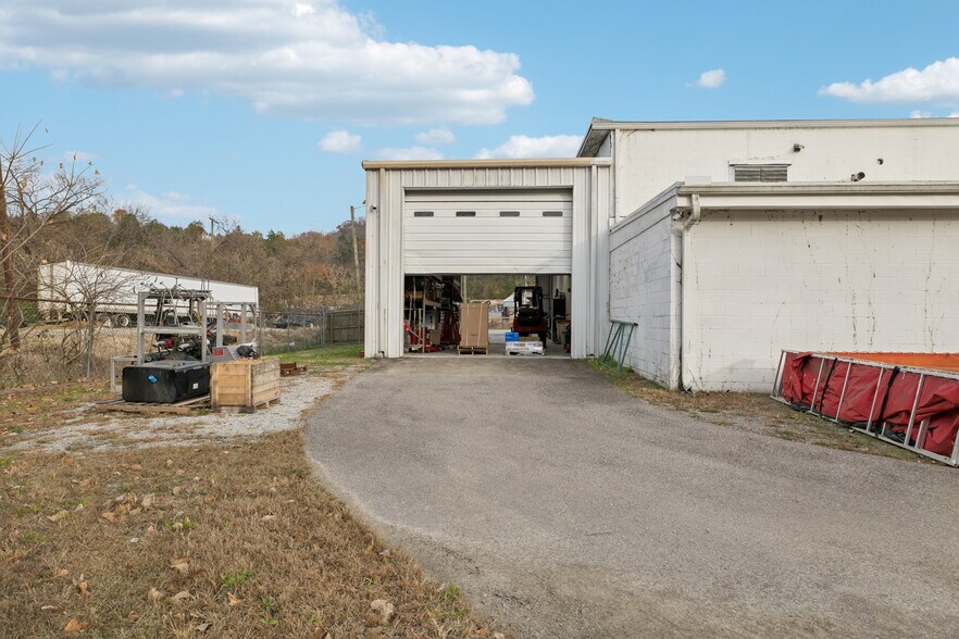 More Photos Of 3502 Dickerson Pike, Nashville Flex For Sale