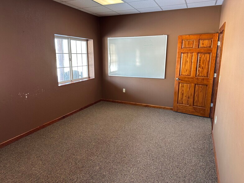More Photos Of 7435 Kent Ave, Eau Claire Flex For Lease