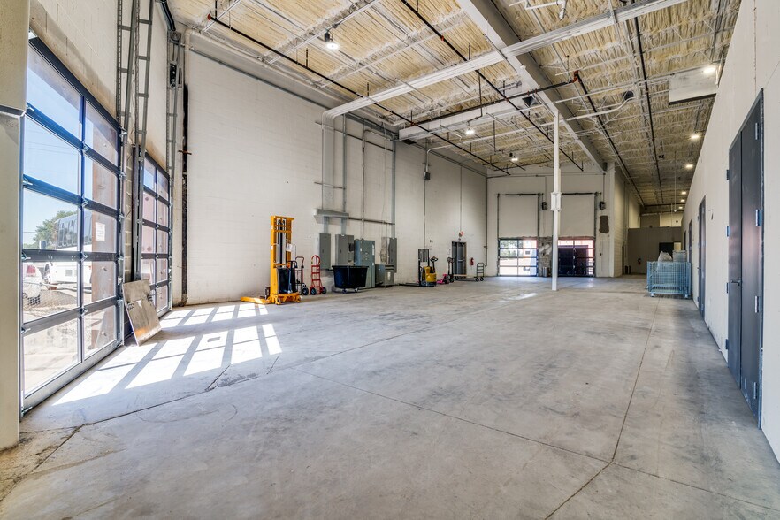 More Photos Of 2661 Midway Rd S, Carrollton Showroom For Lease