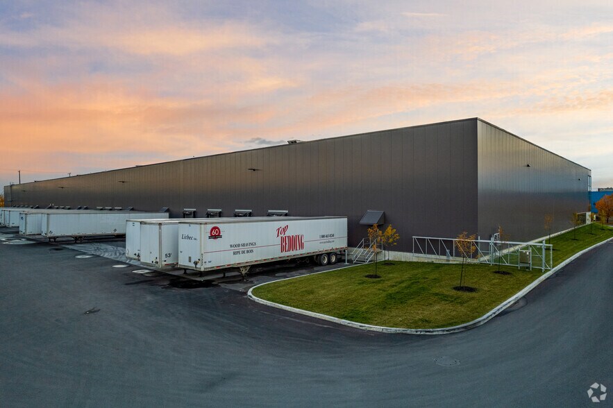 More Photos Of 11235 Boul Métropolitain E, Montréal Distribution For Lease