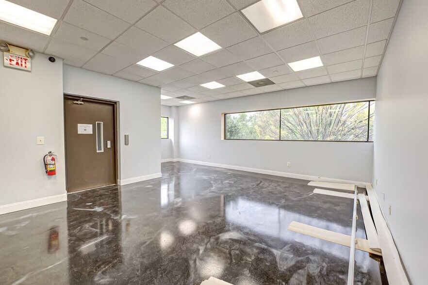 More Photos Of 185 Route 109, West Babylon Warehouse For Sale