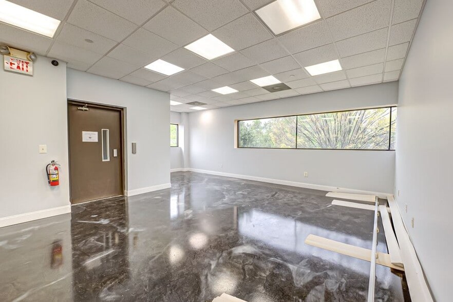 More Photos Of 185 Route 109, West Babylon Warehouse For Sale