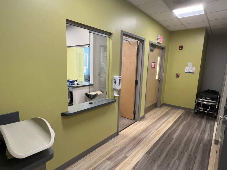 More Photos Of 241 S Westfield St, Agawam Freestanding For Lease