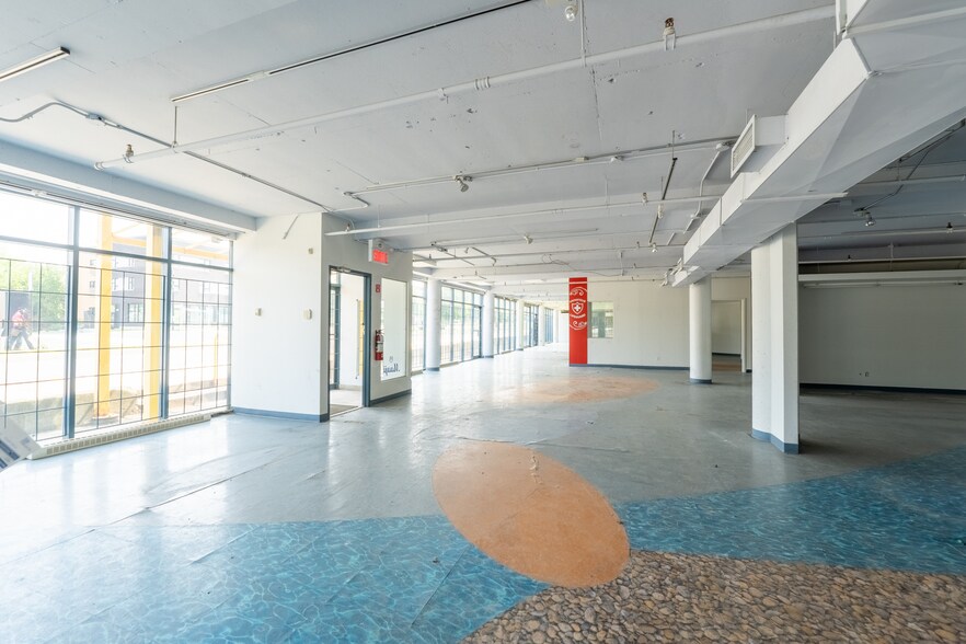 More Photos Of 8740-8754 Boul Pie IX, Montréal Warehouse For Lease