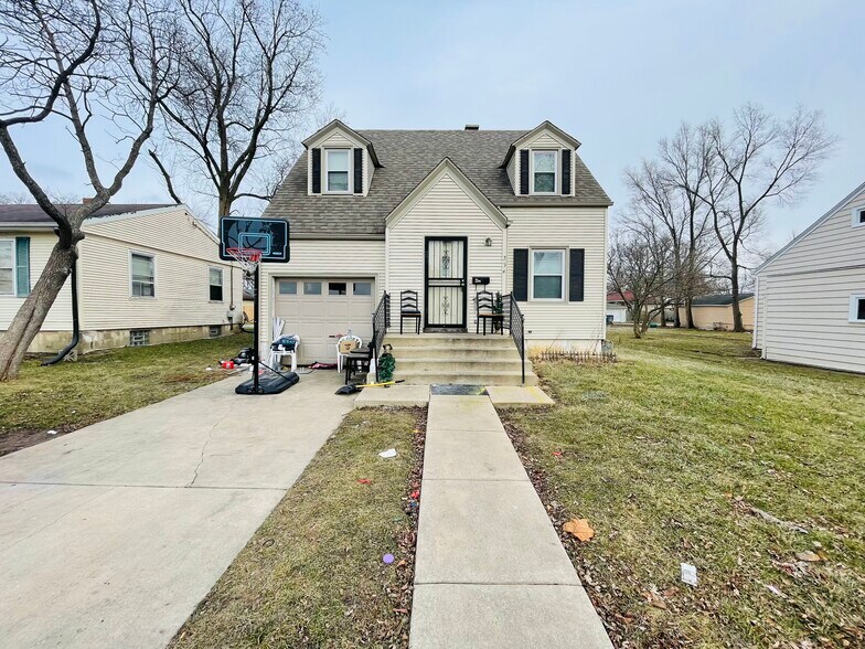 More Photos Of 1355 S 7th Ave, Kankakee Apartments For Sale