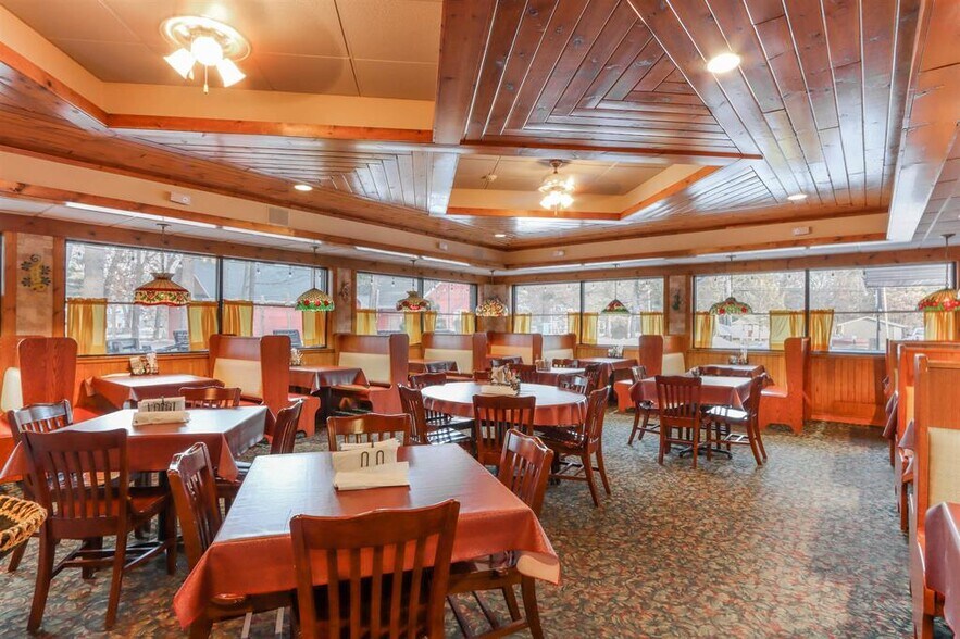 More Photos Of N2717 County Road QQ, Waupaca Restaurant For Sale