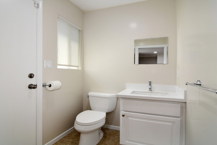 More Photos Of 22839 Dolorosa St, Woodland Hills Multifamily For Lease