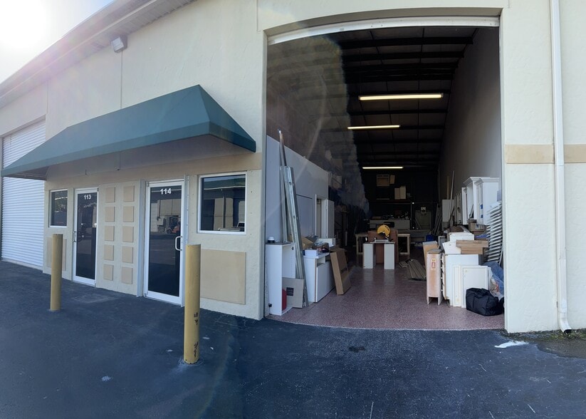 More Photos Of 535-545 NW Mercantile Pl, Port Saint Lucie Light Distribution For Sale