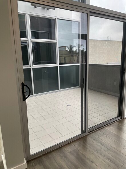 More Photos Of 2332 Cotner Ave, Los Angeles Loft Creative Space For Lease