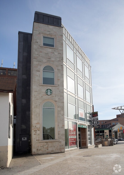 More Photos Of 8 Queen St E, Brampton Storefront Retail Office For Lease