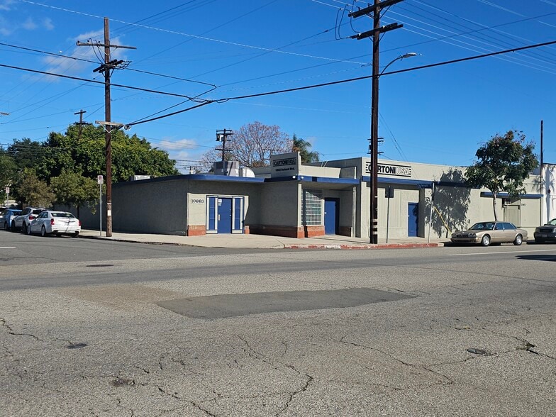 More Photos Of 10653-10657 Burbank Blvd, North Hollywood Office For Sale