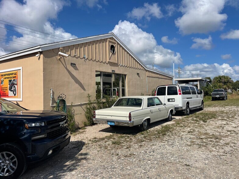 More Photos Of 1110 2nd Ave S, Lake Worth Warehouse For Lease