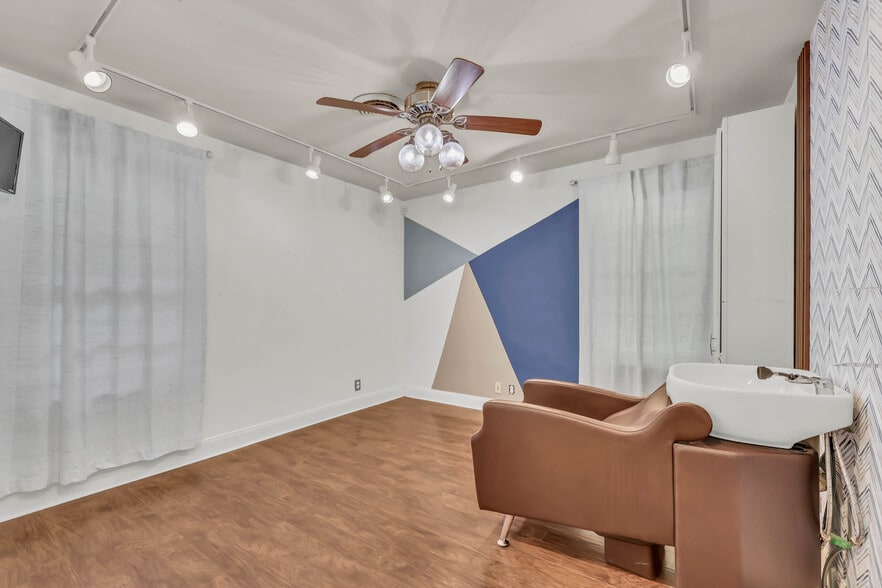 More Photos Of 1543 Madison St, Clarksville Specialty For Sale