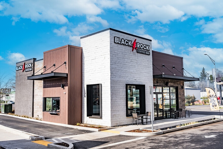 More Photos Of 1320 W 7th Ave, Eugene Convenience Store For Sale