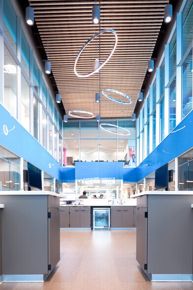 More Photos Of 4801 West Fwy, Fort Worth Veterinarian Kennel For Sale