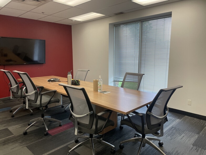 More Photos Of 2060 Walkley Rd, Ottawa Warehouse For Lease