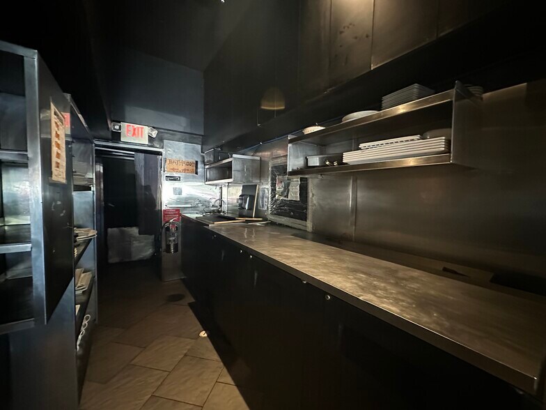 More Photos Of 1810-1818 S Young Cir, Hollywood Restaurant For Lease