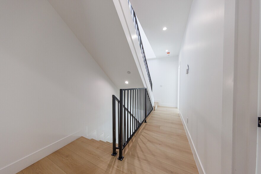 More Photos Of 2938 S Sycamore Ave, Los Angeles Apartments For Sale