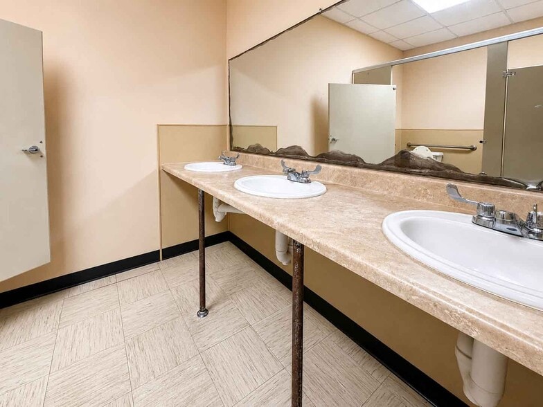More Photos Of 3917 Wipprecht St, Houston Religious Facility For Sale