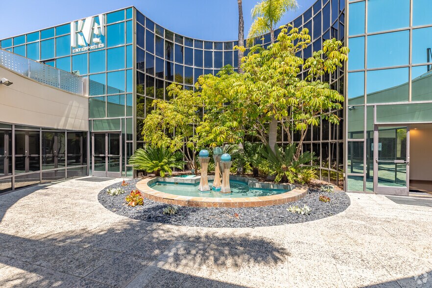 More Photos Of 5820 Oberlin Dr, San Diego Office For Lease