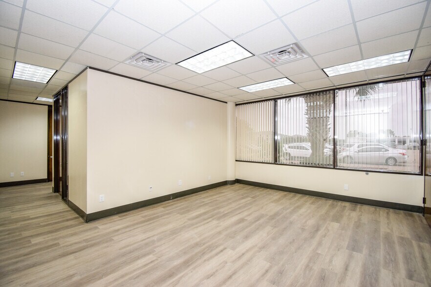 More Photos Of 5402 S Staples St, Corpus Christi Office For Lease