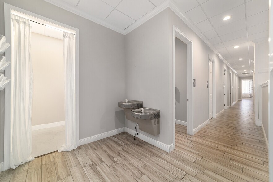 More Photos Of 809 County Road 466, The Villages Medical For Sale