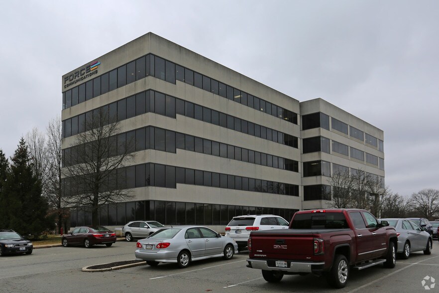 More Photos Of 8425 Woodfield Crossing Blvd, Indianapolis Office For Lease