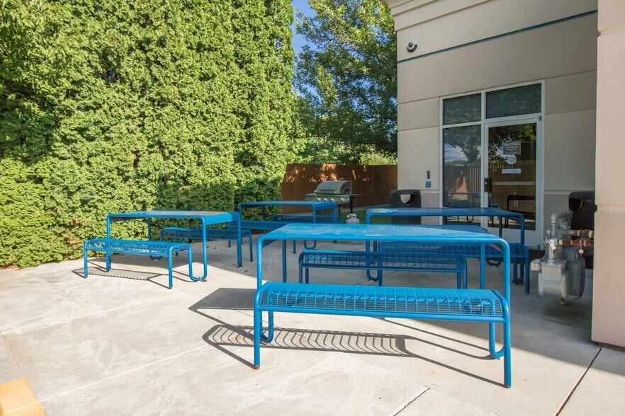 More Photos Of 1387-1471 S Eagle Flight Way, Boise Office For Lease