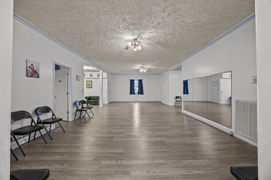 More Photos Of 1108 S Salisbury, Spencer Freestanding For Sale