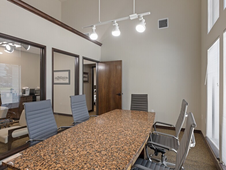 More Photos Of 429 W Wilshire Blvd, Oklahoma City Office For Lease