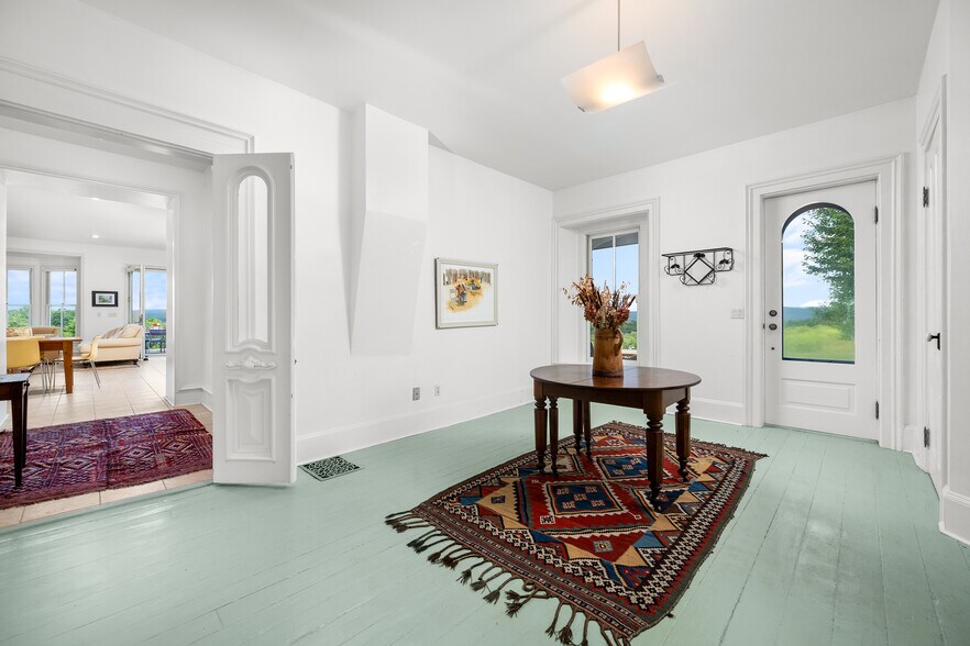 More Photos Of 9940 Middle Rd, Hammondsport Winery Vineyard For Sale