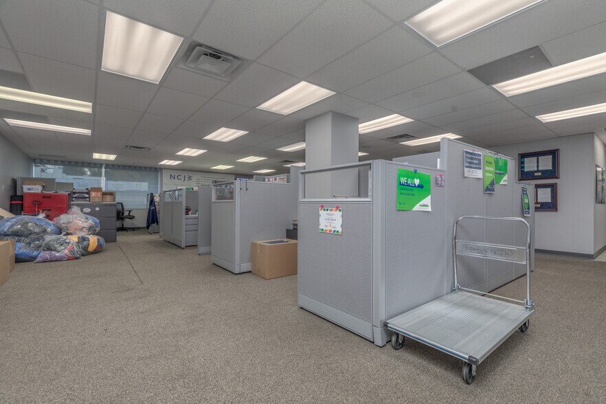 More Photos Of 295 N Lindbergh Blvd, Saint Louis Freestanding For Sale