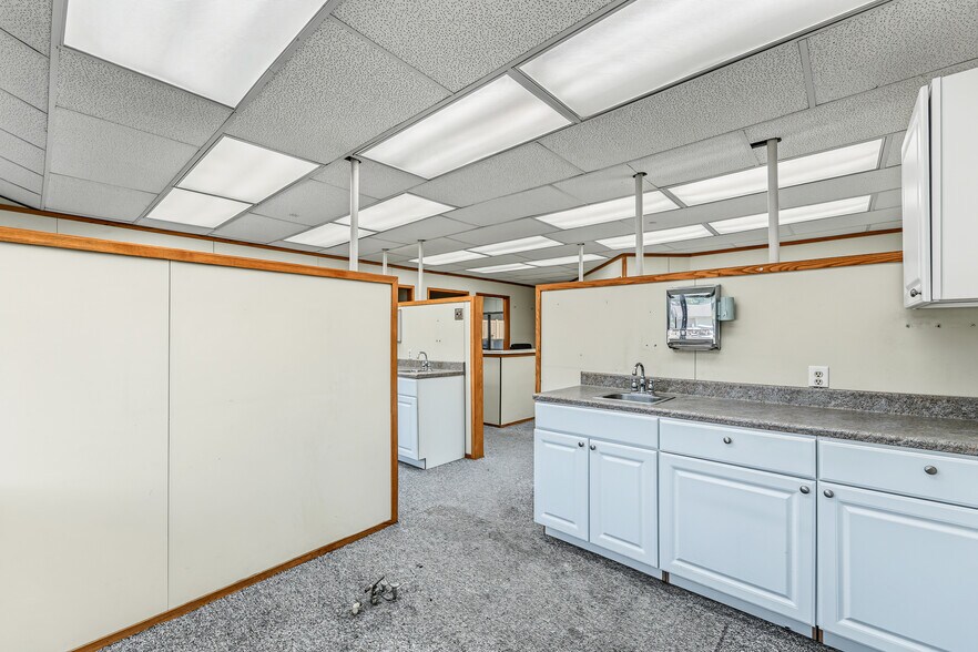 More Photos Of 2219 Packard St, Ann Arbor Office For Sale