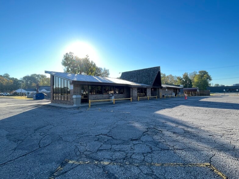 More Photos Of 1410 N Arkansas Ave, Russellville Specialty For Sale