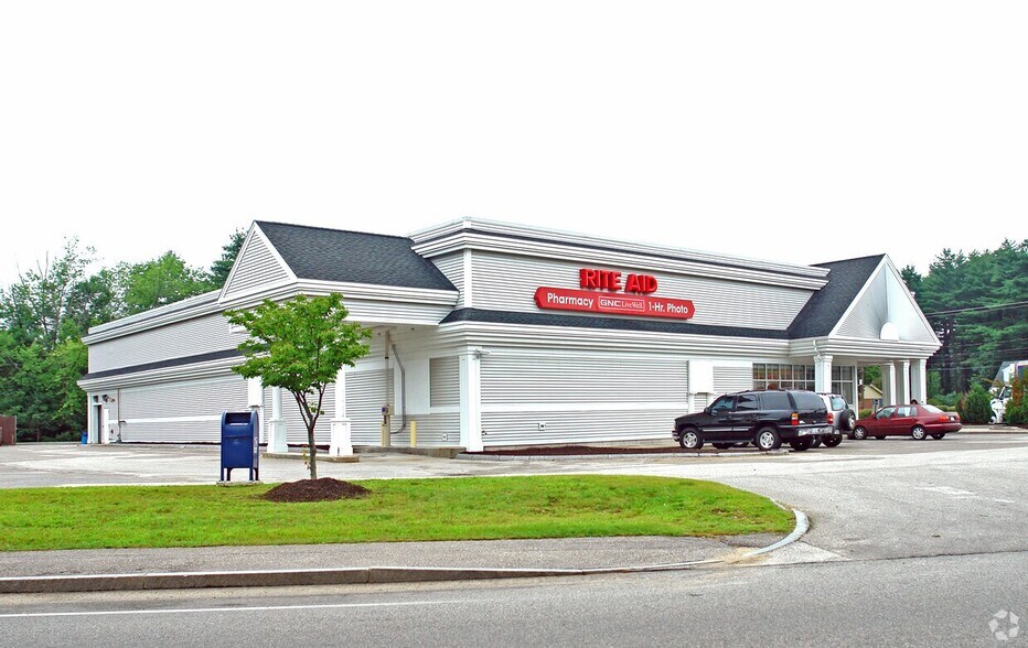 More Photos Of 341 High St, Somersworth Drugstore For Lease