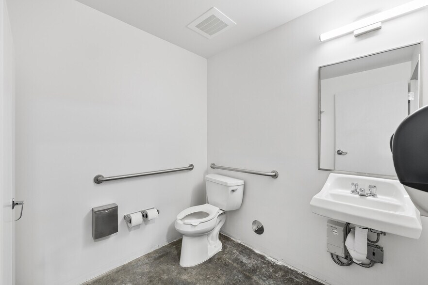 More Photos Of 1111 N 34th St, Tampa Self Storage For Sale