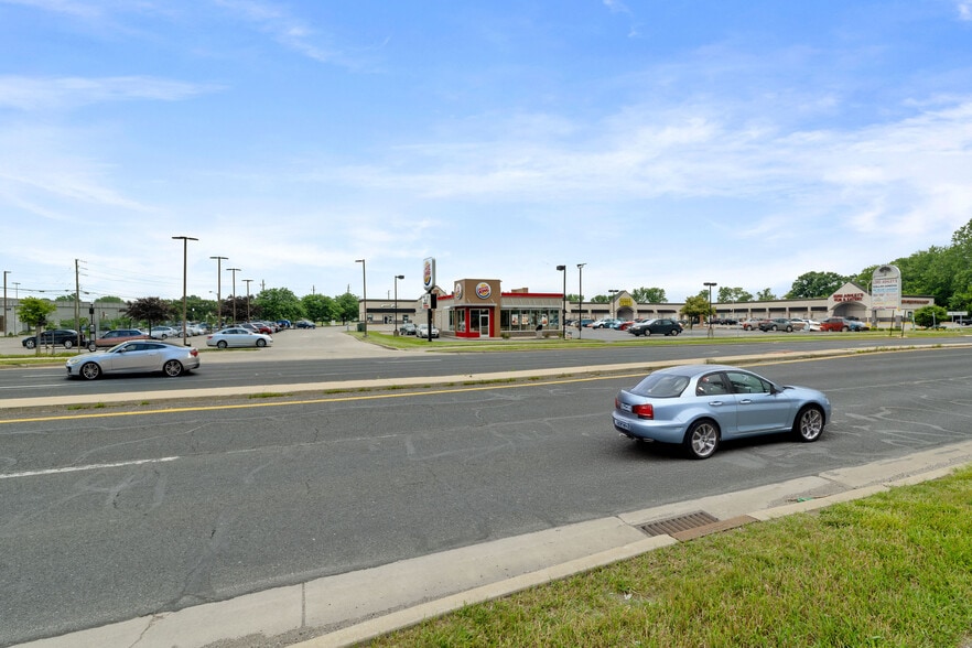 More Photos Of 11741 Pendleton Pike, Indianapolis Fast Food For Sale