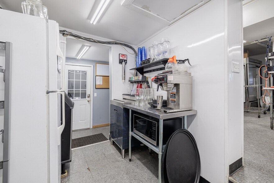 More Photos Of 8106 W Port Bay Rd, Wolcott Marina For Sale