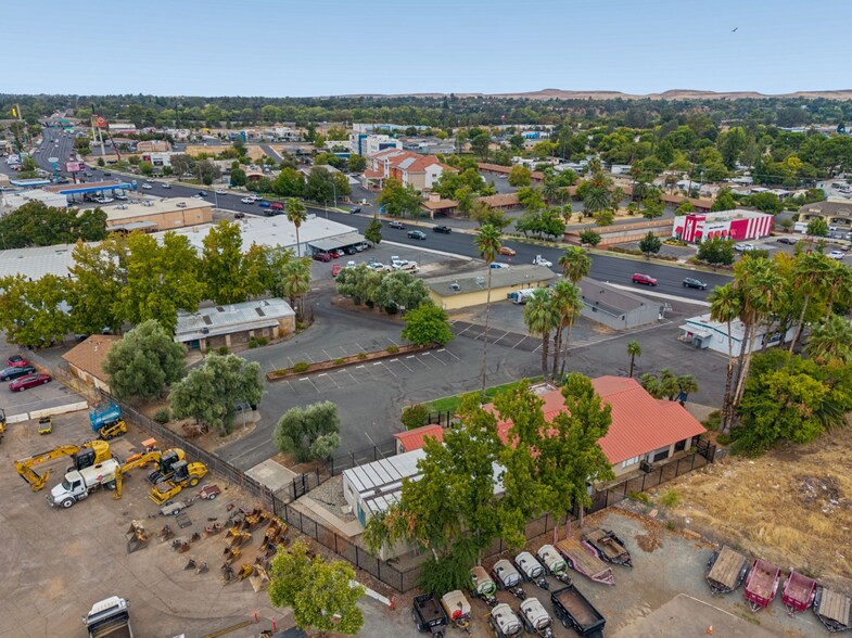 More Photos Of 751 Oro Dam Blvd E, Oroville Veterinarian Kennel For Sale