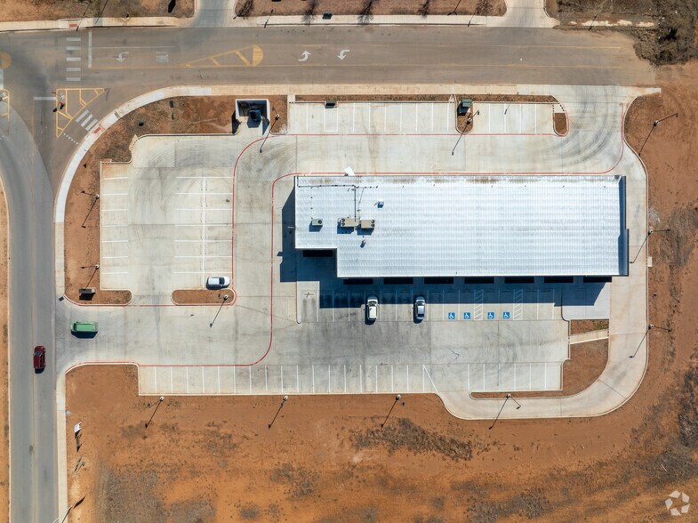 More Photos Of 1702 Louise Ln, Pearsall Storefront For Sale