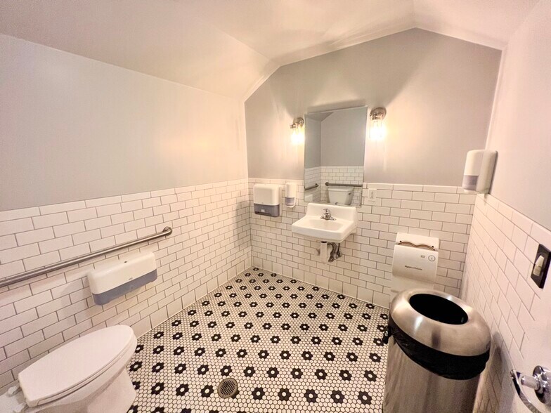 More Photos Of 145 1st St, Los Altos Restaurant For Lease