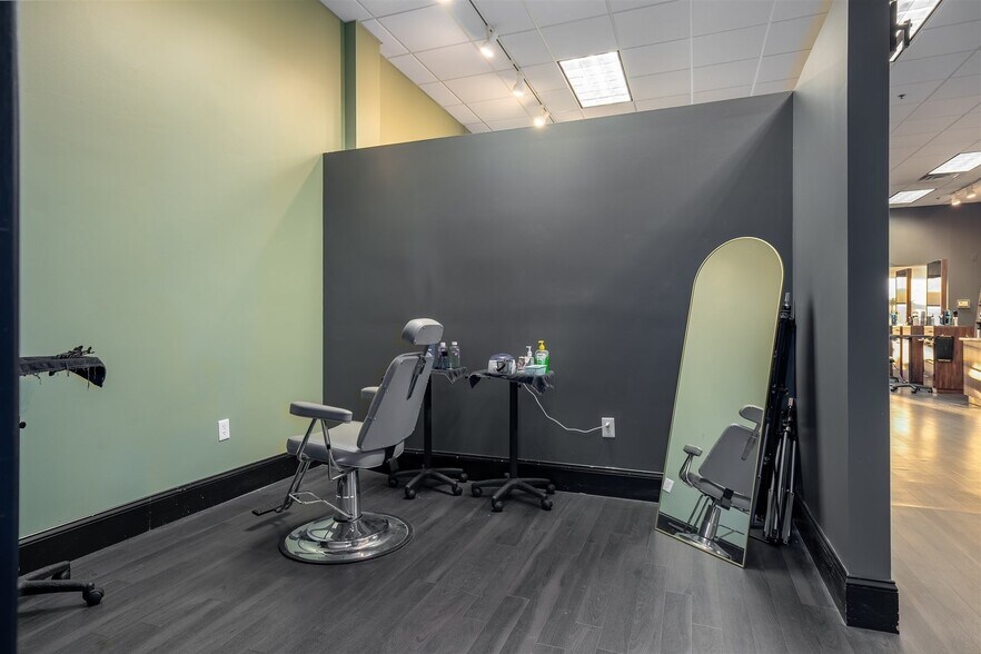 More Photos Of 105 Krispy Kreme Dr, Bloomington Storefront For Sale